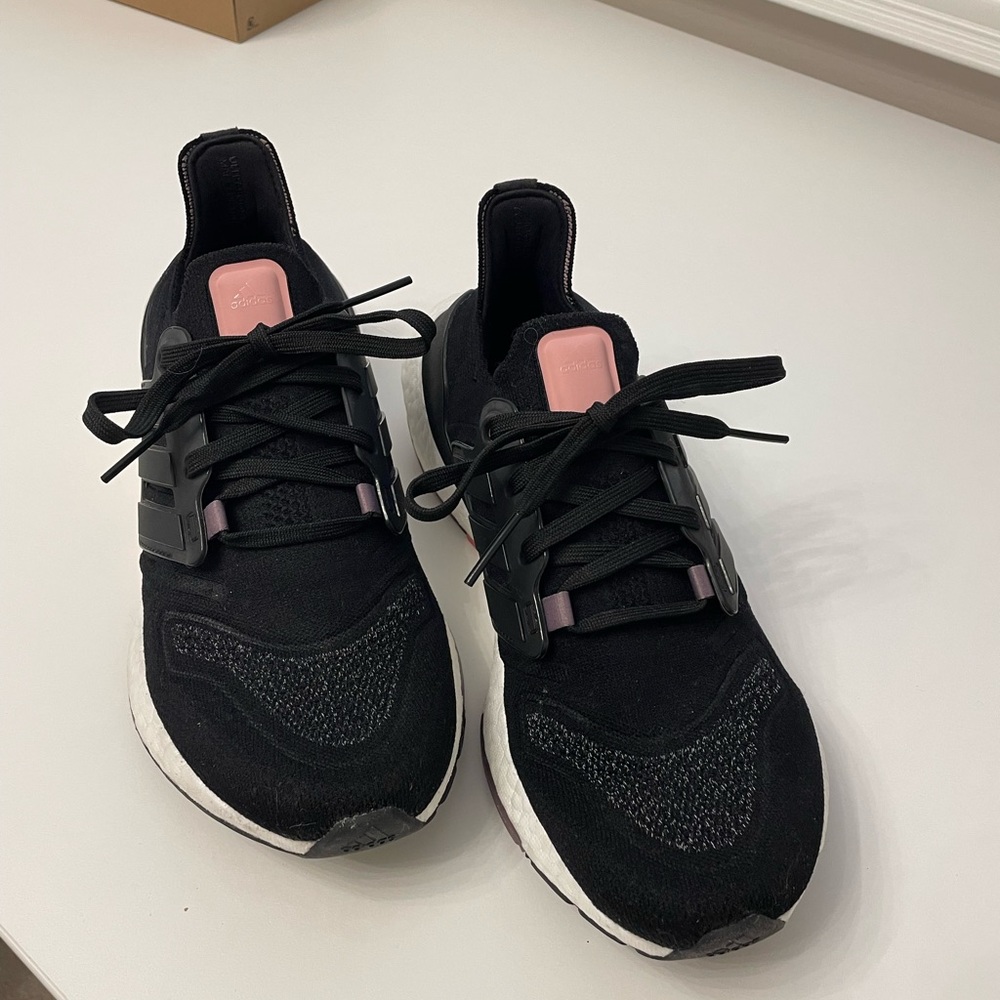 Adidas Ultraboost 22